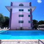 Welcoming With Pool-beahost Apartmán *
